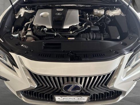 Used 2019 Lexus ES 300h Ultra Luxury w/ Accessory Package 2 image 28