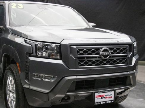Used 2023 Nissan Frontier SV w/ SV Convenience Package image 3