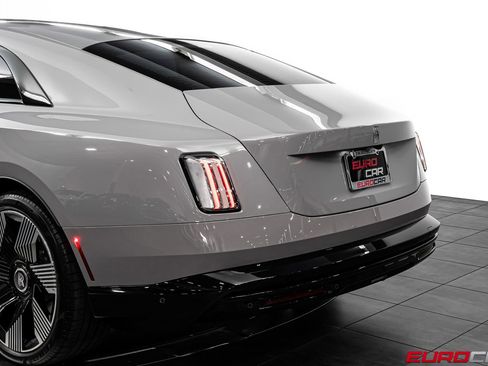 Used 2025 Rolls-Royce Spectre AWD/4WD image 17