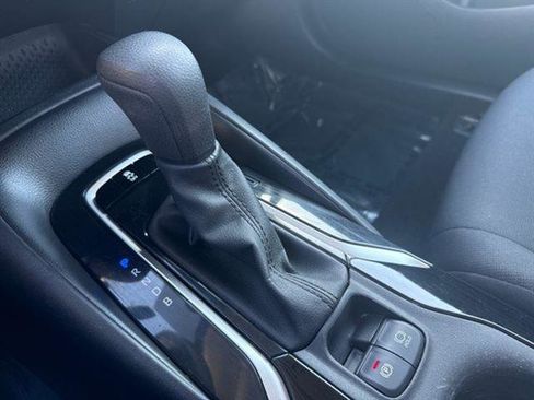 Used 2021 Toyota Corolla LE image 18