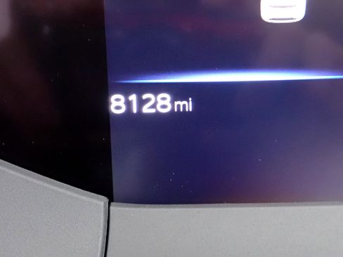 Used 2024 Toyota Prius XLE image 16