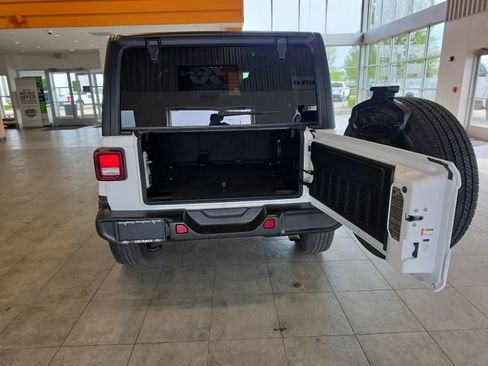 Used 2023 Jeep Wrangler Unlimited Sahara AWD/4WD image 34
