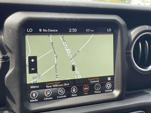 Used 2022 Jeep Wrangler Unlimited Sahara w/ Cold Weather Group AWD/4WD image 25