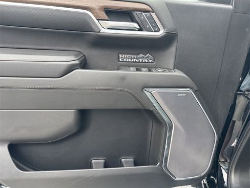 Used 2022 Chevrolet Silverado 1500 High Country w/ High Country Premium Package image 12