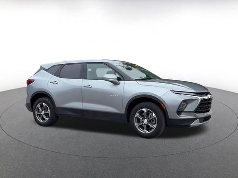 Used 2025 Chevrolet Blazer LT FWD image 2