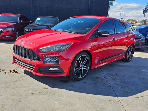 Used 2015 Ford Focus ST w/ Equipment Group 402A image 3