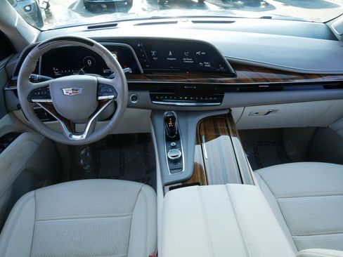 Used 2024 Cadillac Escalade ESV Premium Luxury Platinum image 13