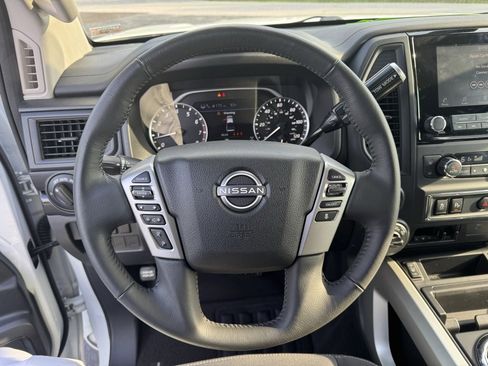 Used 2024 Nissan Titan SV w/ SV Convenience Package image 8