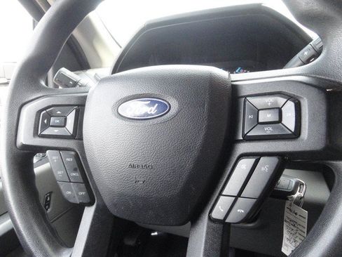 Used 2017 Ford Explorer XLT w/ Equipment Group 202A AWD/4WD image 19
