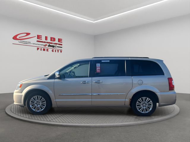 Used 2015 Chrysler Town & Country Touring-L w/ Driver Convenience Group FWD image 5