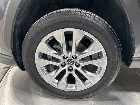 Used 2019 Toyota RAV4 Limited image 31