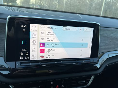 Certified 2025 Volkswagen Atlas SEL image 22