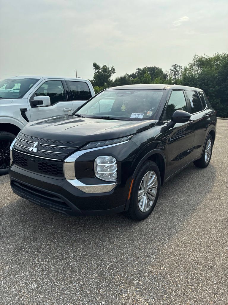 Used 2022 Mitsubishi Outlander ES FWD image 5