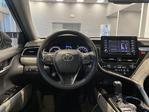 Used 2024 Toyota Camry SE FWD image 18