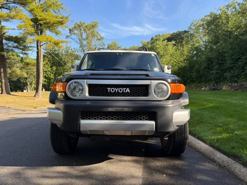 Used 2014 Toyota FJ Cruiser 4WD image 4