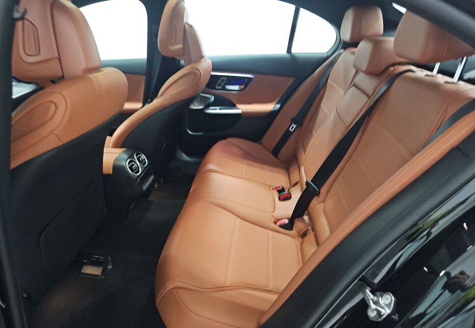 Used 2024 Mercedes-Benz C 300 4MATIC Sedan w/ Exclusive Trim Package image 9
