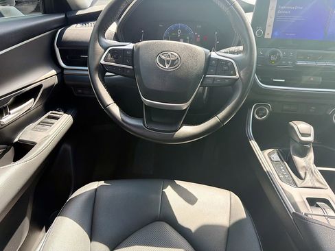 Used 2025 Toyota Grand Highlander FWD image 17