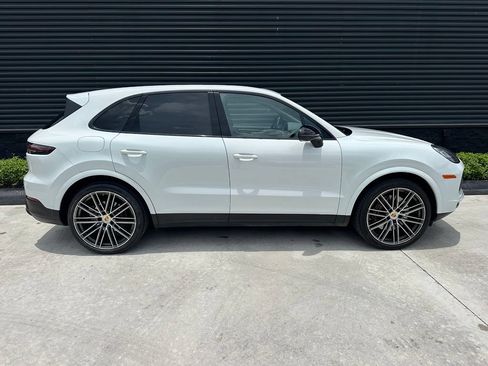 Certified 2023 Porsche Cayenne AWD/4WD image 11