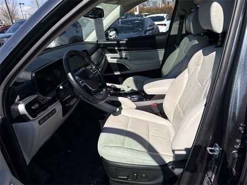Used 2023 Kia Telluride EX w/ EX Captain's Chair Package image 14