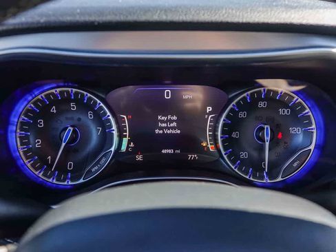 Used 2025 Chrysler Pacifica Limited FWD image 23