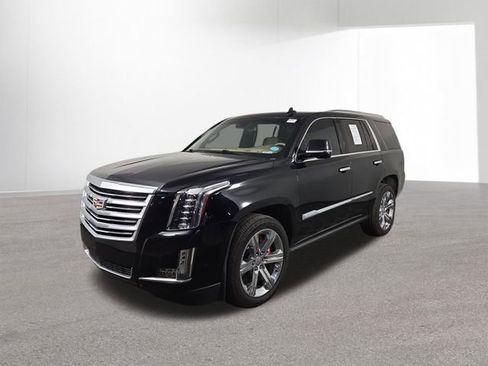 Used 2018 Cadillac Escalade Platinum AWD/4WD image 2