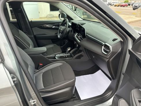 Used 2024 Chevrolet TrailBlazer LT w/ Convenience Package AWD/4WD image 12