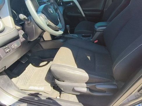 Used 2017 Toyota RAV4 XLE AWD/4WD image 9