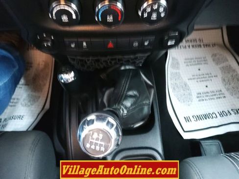 Used 2012 Jeep Wrangler Rubicon w/ PWR Convenience Group image 31