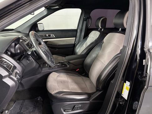 Used 2017 Ford Explorer XLT w/ Equipment Group 202A image 32