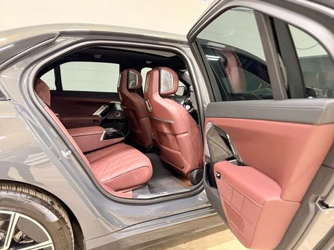 Used 2024 BMW i7 xDrive60 image 50