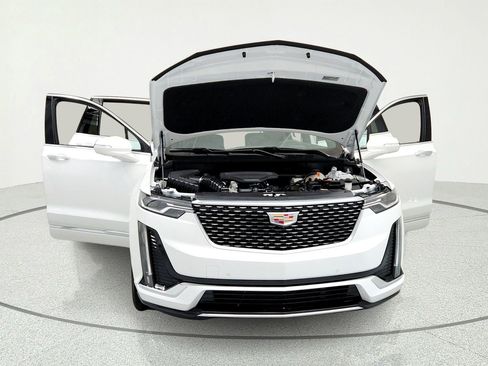 Certified 2025 Cadillac XT6 Premium Luxury w/ Technology Package AWD/4WD image 15