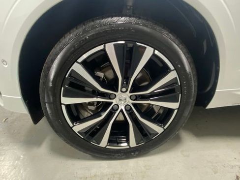 Used 2025 Volvo XC60 B5 Plus AWD/4WD image 5