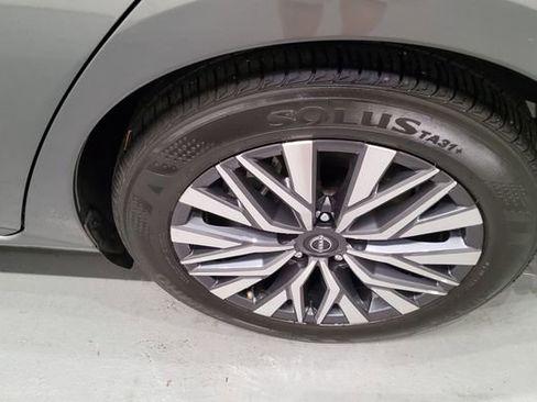 Used 2025 Nissan Altima 2.5 SV FWD image 32