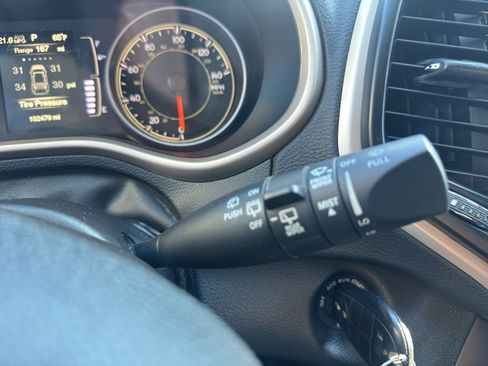 Used 2016 Jeep Cherokee Sport image 27