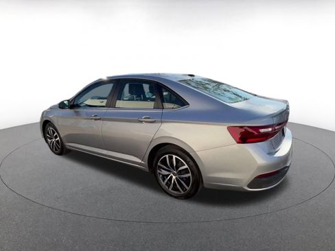 Used 2025 Volkswagen Jetta SE image 10