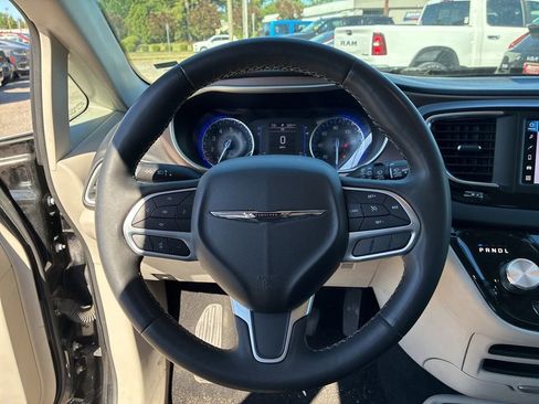 Used 2023 Chrysler Voyager LX FWD image 19