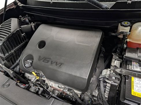 Used 2023 Chevrolet Traverse LT image 29