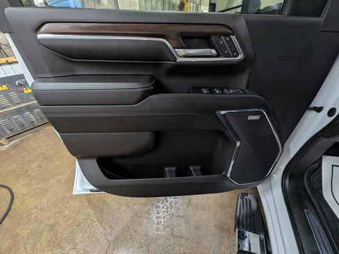 Used 2024 GMC Sierra 2500 SLT w/ SLT Premium Package image 6