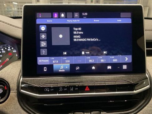 Used 2023 Jeep Compass Sport image 18