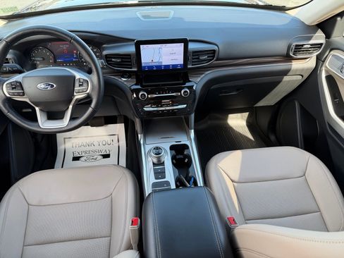 Used 2022 Ford Explorer Limited w/ Equipment Group 301A RWD image 17