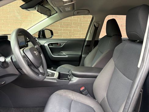 Used 2022 Toyota RAV4 LE AWD/4WD image 11