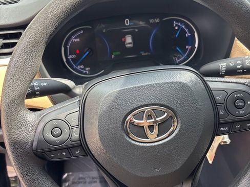 Used 2025 Toyota RAV4 LE AWD/4WD image 16
