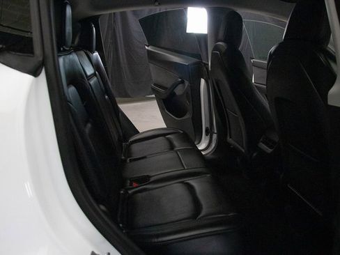 Used 2022 Tesla Model Y Performance image 18