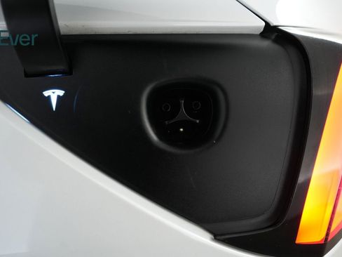 Used 2023 Tesla Model Y Long Range image 10