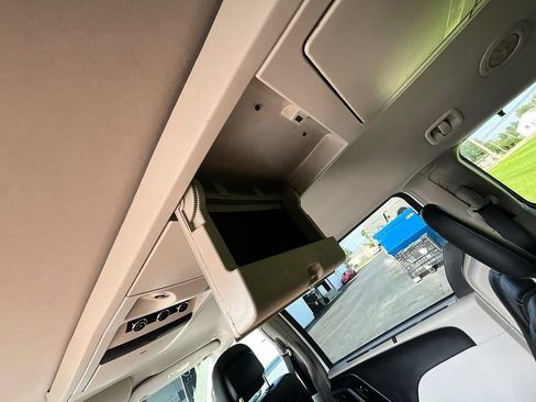 Used 2016 Chrysler Town & Country Touring w/ Driver Convenience Group FWD image 33
