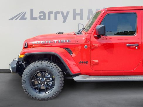 New 2025 Jeep Gladiator High Tide image 2