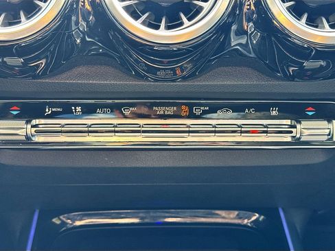 Used 2023 Mercedes-Benz EQB 300 4MATIC image 17