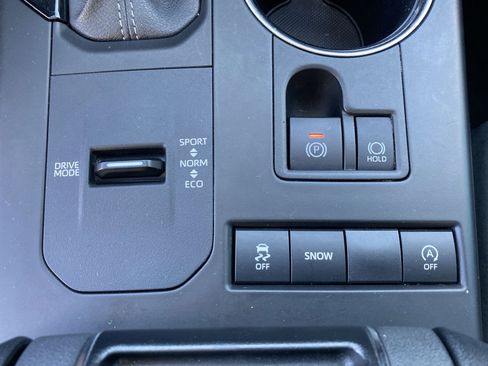 Used 2022 Toyota Highlander XLE image 42