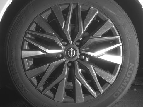 Used 2025 Nissan Altima 2.5 SV FWD image 14
