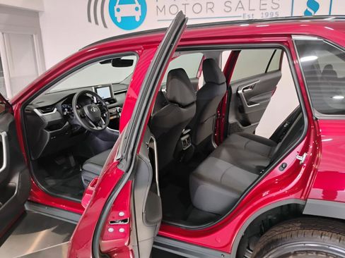 Used 2025 Toyota RAV4 XLE w/ Convenience Package image 7